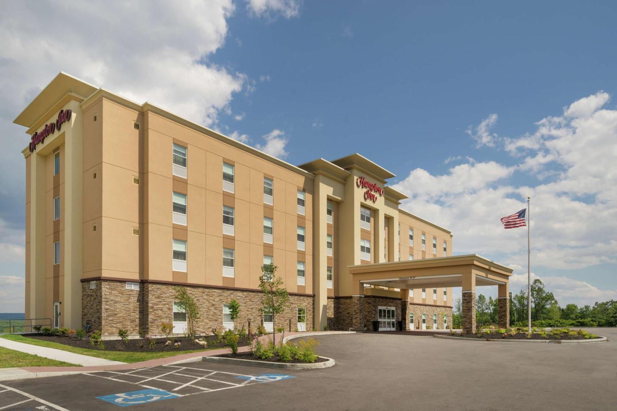 Hampton Inn By Hilton Oxford, Me Exterior photo